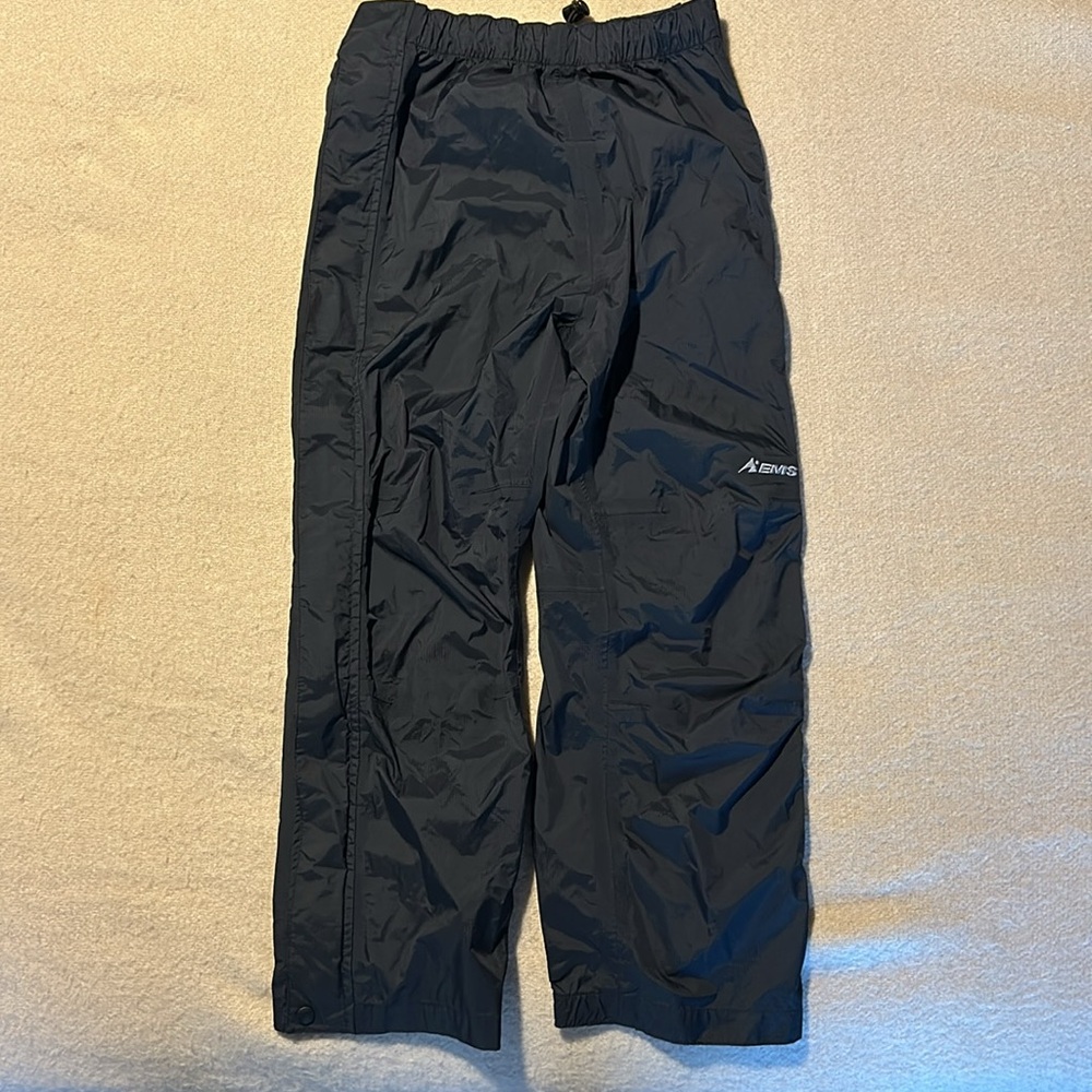 Kids EMS (eastern mountain sports) rain pants. Size 8